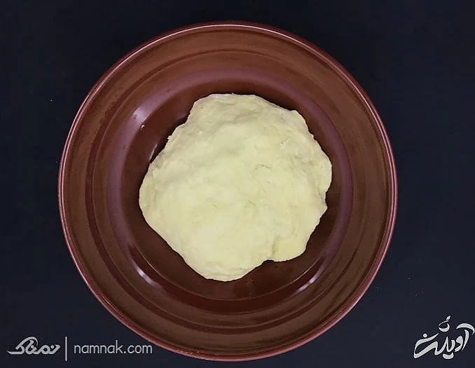 آماده شدن خمیر گوش فیل آماده شدن خمیر